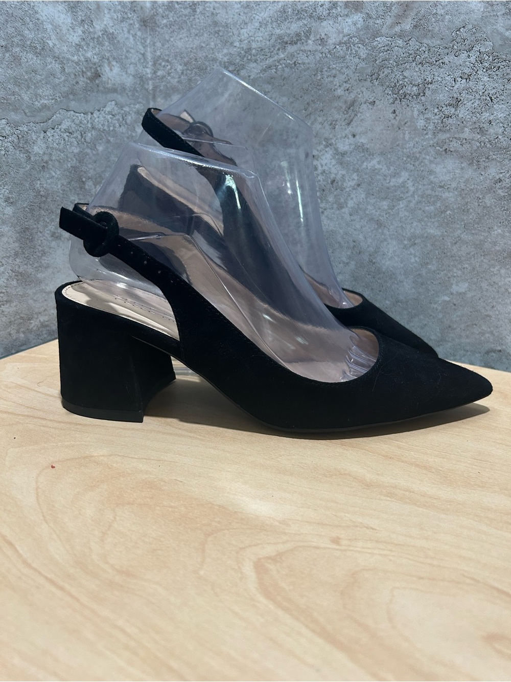 Pelle Moda Deena slingback kitten heels with a adjustable buckle closure size 7M